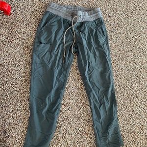 Columbia cropped athletic pants